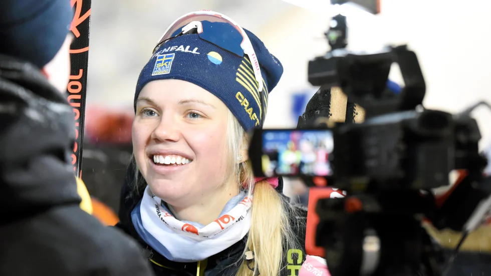 Emma Ribom fick genomföra intervjuer på löpande band efter tolfteplatsen i Rukas klassiska sprint.