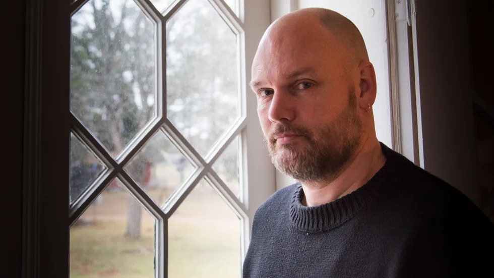 Johan Hedin, folkmusiker från Vråka, gläds åt regeringens besked. 