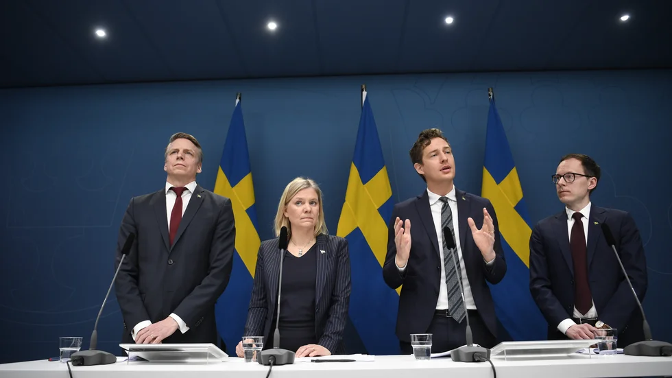 Ett viktigt besked i torsdagens omfattande krispaket som stöd till kommuner och regioner är att det också innehåller miljarder för 2021. Krisens hårda kanter trubbas av i ett längre perspektiv.