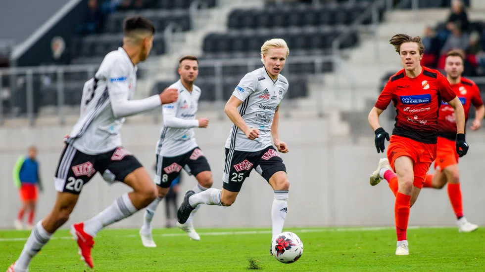 Räknas spelarna i Maif som professionella eller inte? Det är frågan som kan komma att avgöra om divsion 1-serierna kan dra igång i mitten av juni. 