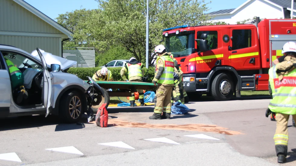 En personbil och en traktor kolliderade i Målilla.