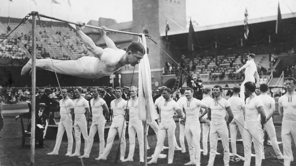 Gymnastik var i Sverige länge idrotten framför alla andra. Tanken var att den skulle reparera den "förklenade nordiska manligheten". Här en grupp gymnaster vid Olympiska spelen i Stockholm 1912.