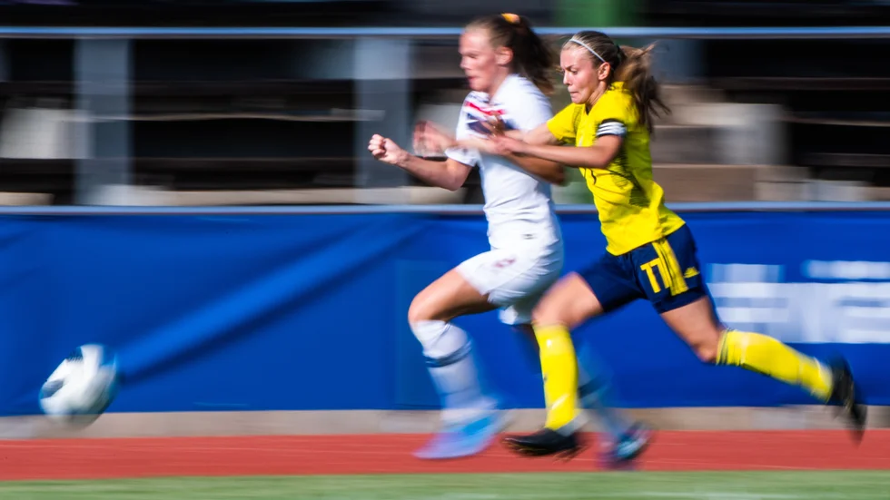 Beata Olsson har på kort tid gått från spel i division I med ESK till allsvenskan med Uppsala Fotboll.