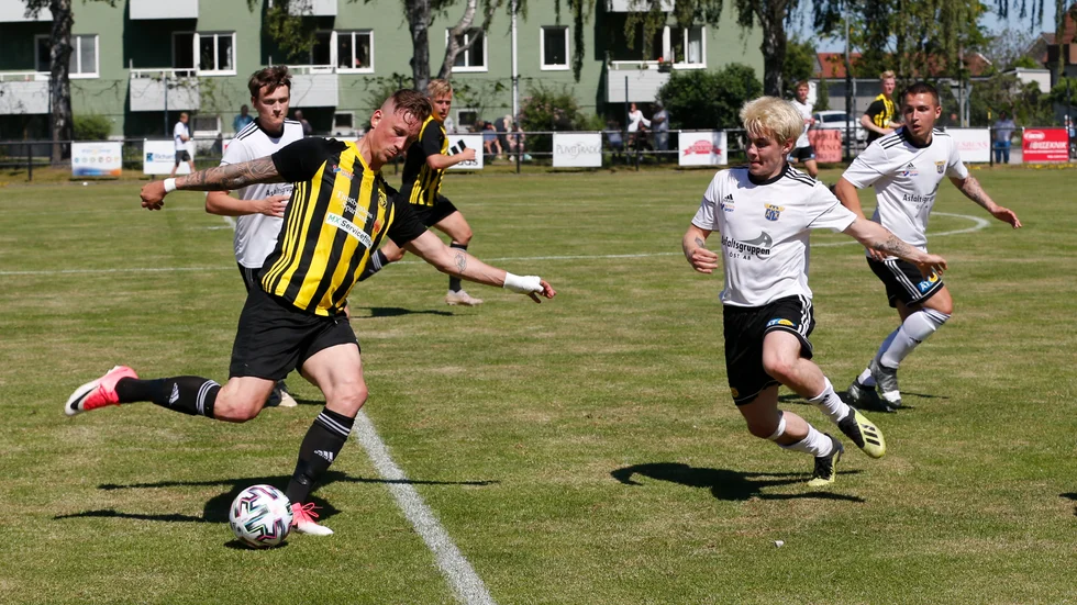 Pendlingen till och från Västervik blev för mycket. Därför bröt Sonny Karlsson med Västerviks FF.