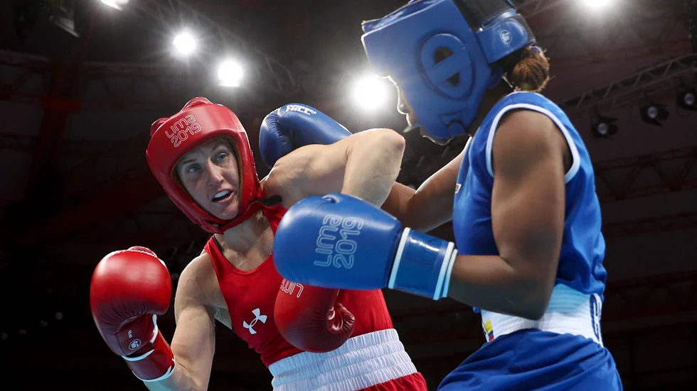 Amerikanska boxaren Virgina Fuchs, till vänster, frias från dopningsmisstankar. Amerikanska antidopningsbyrån (Usada) anser att Fuchs har fått i sig förbjudna ämnen via sex. Arkivbild.