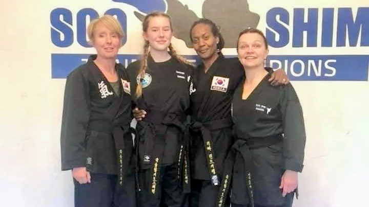 Anette Holmgren, Magdalena Toffia, Rita Lindgren och Anna-Britta Wikström tog svarta bälten.
