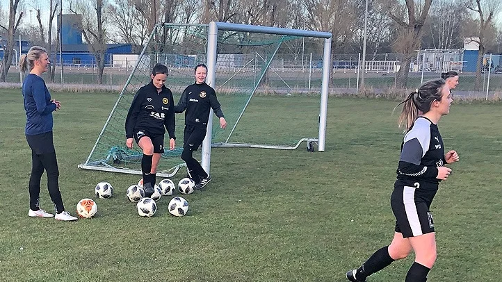 Blir det dammatcher på Saltängens IP nästa år? Omöjligt är det inte.