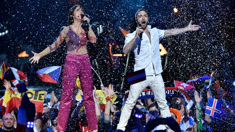 "Sveriges 12:a" bjöd på en återblick av Petra Mede och Måns Zelmerlöw i proffsig aktion under Eurovisionfinalen i Stockholm 2016.