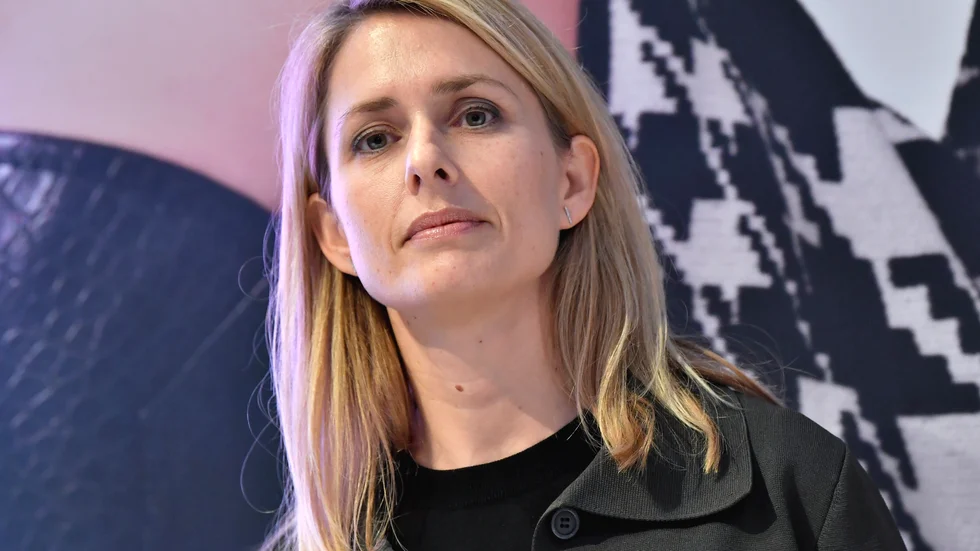 H&M:s vd Helena Helmersson visar siffrorna. Arkivbild.