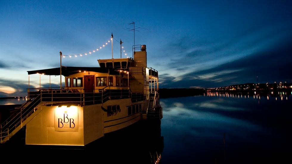 Bistro Bar Brygga håller stängt i sommar, trots att planer tidigare fanns för en enklare servering. 