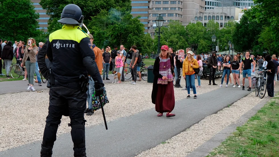 Demonstranter i Haag i Nederländerna på söndagen.