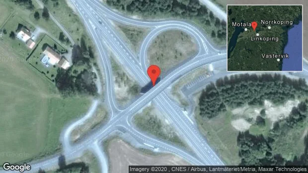 Brinnande fordon stoppar trafiken