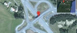 Brinnande fordon stoppar trafiken