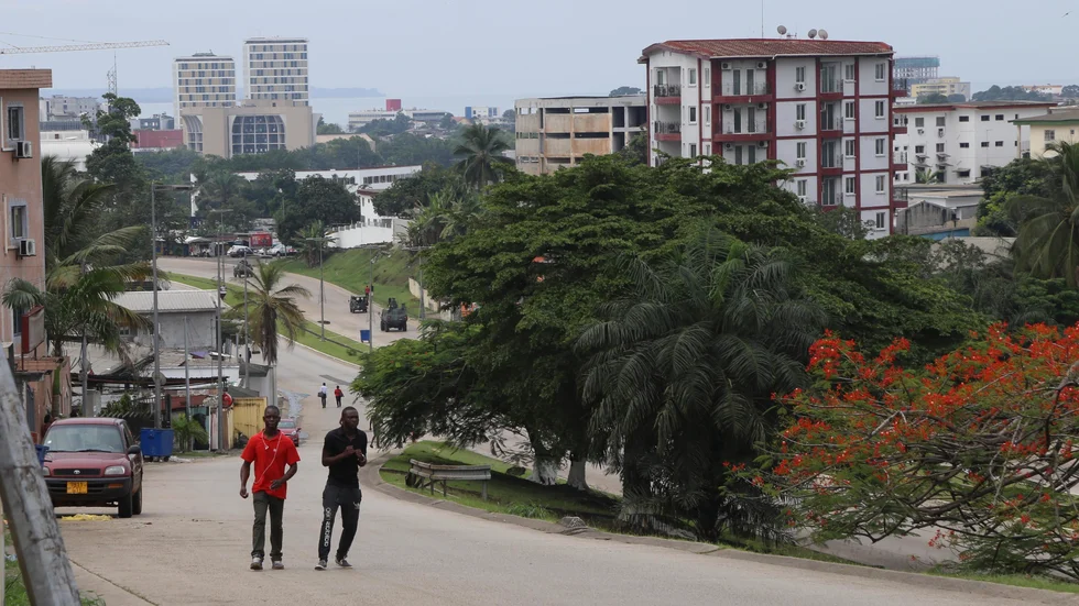 Centralafrikanska Gabon kan komma att avkriminalisera homosexualitet. Arkivbild från huvudstaden Libreville. Personerna på bilden har inget med artikeln att göra.