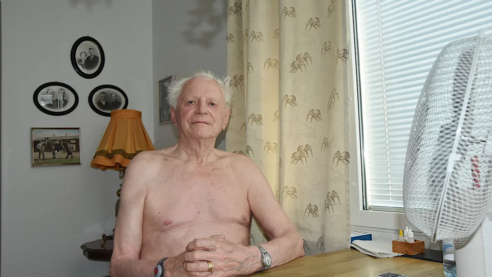 Det är 28,3 grader i Ture Johanssons lägehet på Bodens nya trygghetsboende. Natten till tisdagen sov han bara en och en halv timme. 