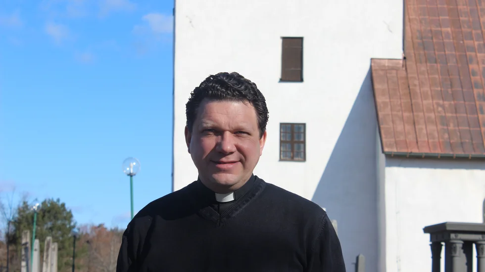 Kyrkoherden Jörgen Sundeborn tror att de flesta håller sig hemma i påsk.