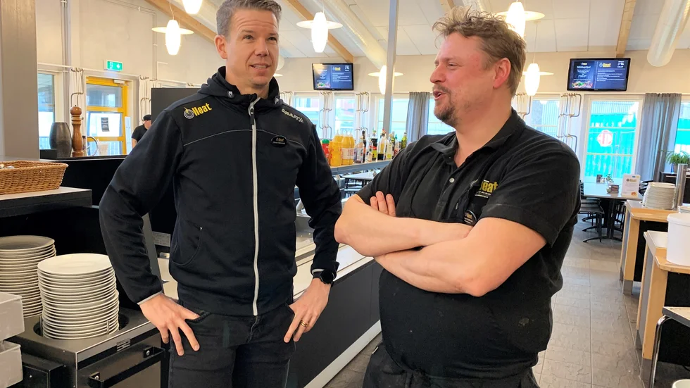 Daniel Wärnmark, ägare till Heat, och kökschefen Johan Hellman konstaterar att coronakrisen slått hårt. De har tappat hälften av sina gäster och tvingats permittera en hel del i personalen.