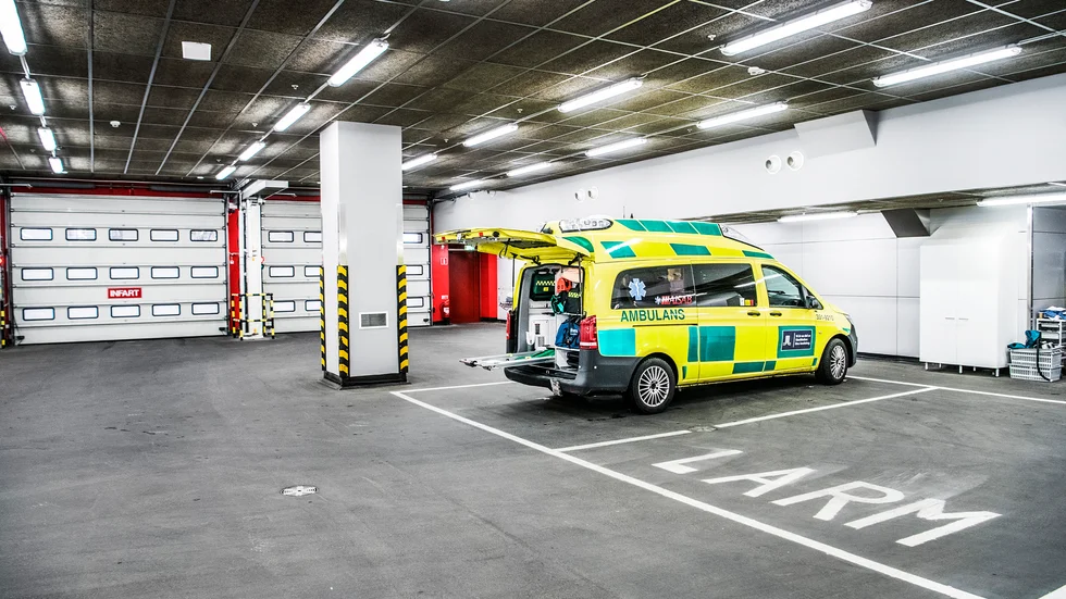 Akut. Vårdens kris blir allt värre, och tiotusentals människor har nu väntat längre än 90 dagar på operation eller åtgärd i specialiserad vård.
