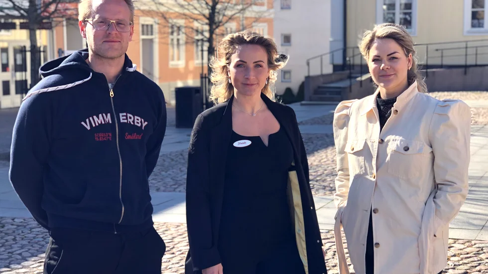 Hampus Thorstensson, Anna Pettersson och Aina Wiger ingår i styrgruppen. Projektet Kraftsamling Vimmerby drivs av #vimmerbytillsammans  och finansieras av Familjen Kamprads stiftelse.