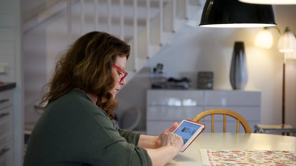 Att handla på auktion är ett annorlunda sätt att handla saker till hemmet på. Det finns ett kittlande jakt- och tävlingsmoment som gör det spännande, tycker Kristin Ardei.