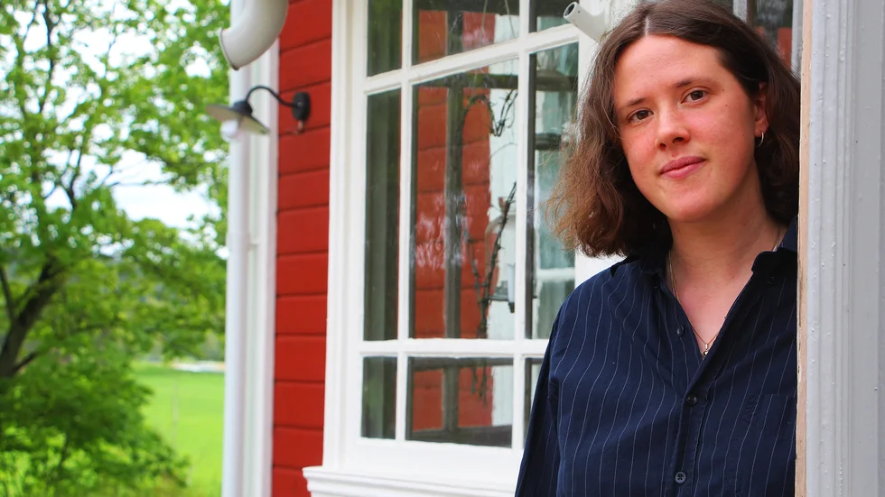 Nora Gräsberg driver "Noras kafé" hos Fresons Bageri & trädgård. Ostkakan är storsäljaren även om hon själv föredrar kalvdansen.