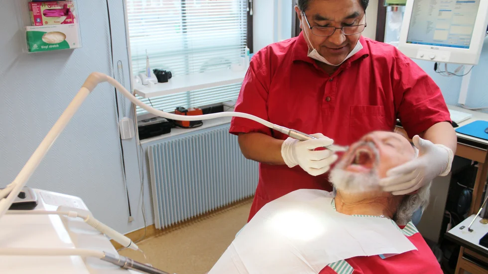 Mauro Villegas, tandläkare i Södra Vi, tycker att verksamheten rullat på bra, under andra vågen. "Vi har också en fungerande triangel med två tandläkare och en tandhygienist, som kan gå in för varandra".