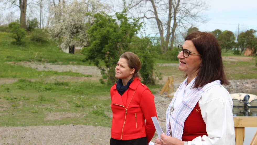 Karin Nybrolin, vd, och Camilla Egberth, ordförande för AB Kinda kanal. Båda är glada över upprustningen vid kanalen.
