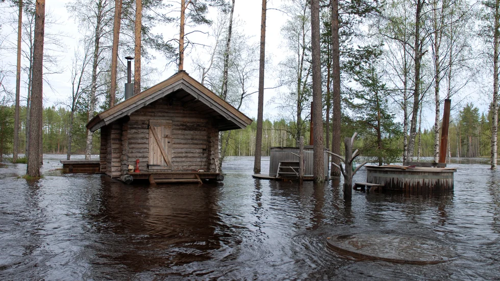 Om snösmältningen i fjällen blir hastig finns risk för en kraftig och försenad vårflod, enligt SMHI.