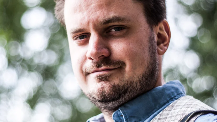 Peter Westberg är varken född eller bosatt på Gotland, ändå förlägger han handlingen till Gotland bok efter bok. 