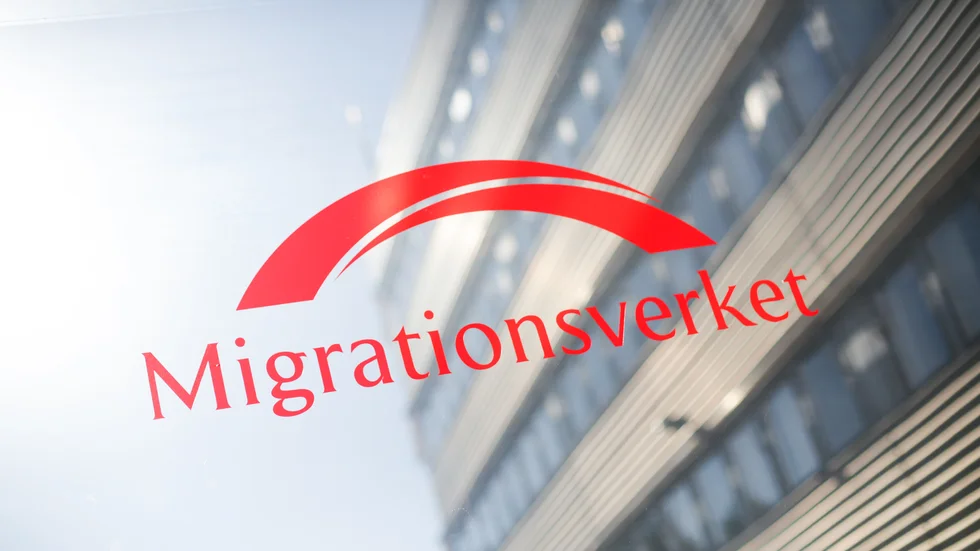 På grund av smittspridningsrisken vill Migrationsverket att asylsökanden ska bo i lägenheter och inte på boenden. 