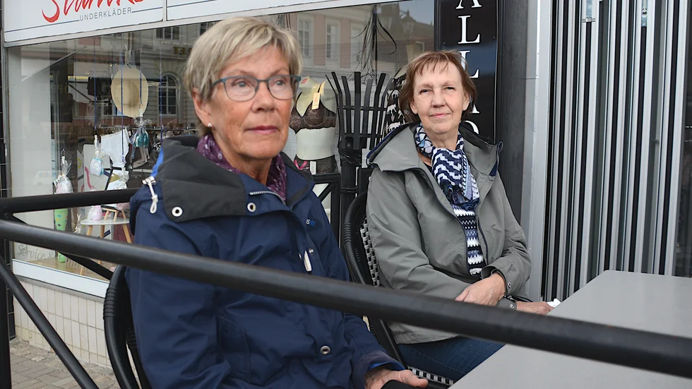 Maggie Hedqvist och Annette Johansson, Vimmerby:
"Jag har tygkasse med mig, har jag gjort länge. Använder bara plastpåse i nödfall."