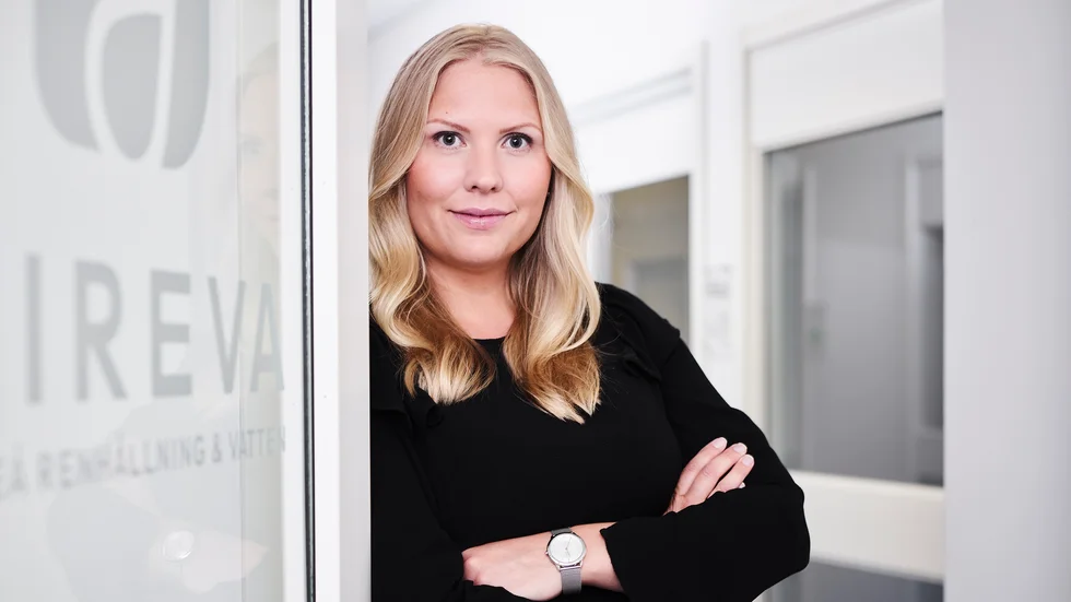Josefin Lundqvist, kommunikationsansvarig på Pireva, säger att läckan var inne i en byggnad och att vatten forsade ut därifrån. (Arkivbild)  