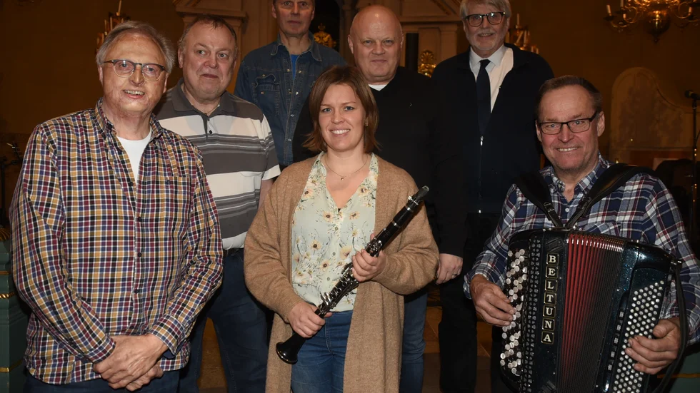 Fr.v: Anders Hall, Benke Svensson, Inge Adolfsson, Linnea Westerström, Peter Wahlström, Magnus Andersson och Anders Nilsson. Gänget som står bakom konserten till Lennarts minne.