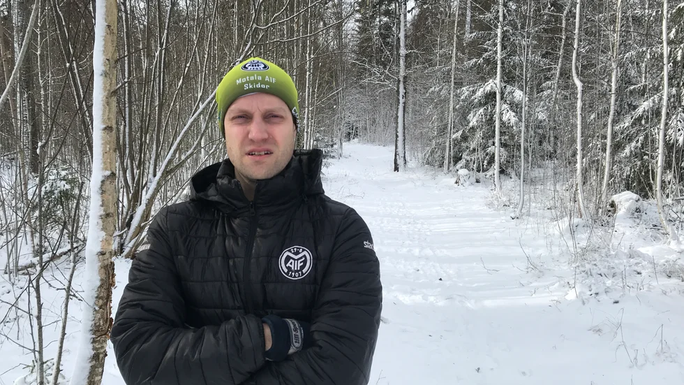 Martin Hammarlunds hemmaskog Fålehagen har fått snö, men tidigare i vinter har det inte blivit mycket träning i Motala. Några resor till Idre är all snöträning som blivit inför Vasaloppet på söndag.