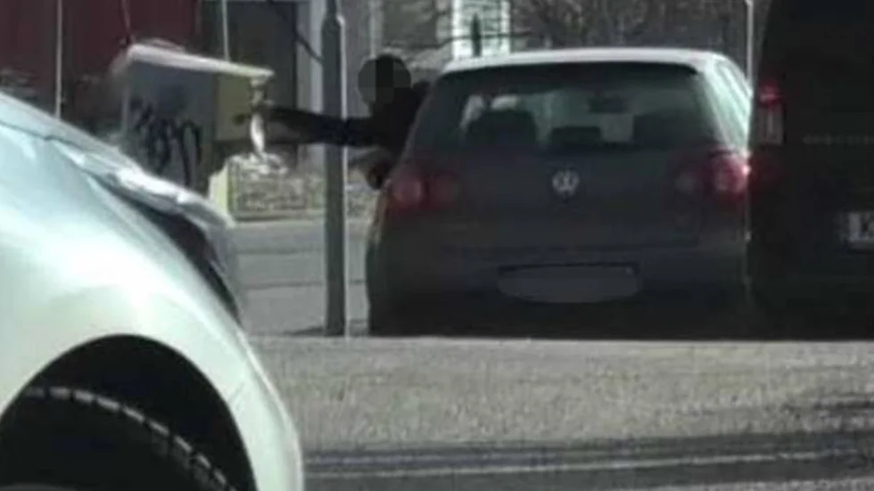 Polisens spanare filmade när 24-åringen åkte runt till olika brevlådor på olika orter i Mälardalsområdet.