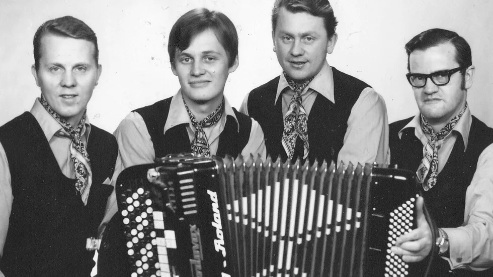 Stig Rohlands populära kvartett på 1960 och 70-talet bestod i huvudsak av följande fyra musikanter; Kjell Möller (bas), André Nilsson (trummor), Stig Rohland Holmbom (dragspel och sång) och Berthold Löfmark (vibrafon). (Arkivbild)