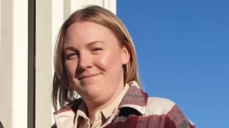 Linn Andersson är nyanställd som evenemangsansvarig hos IK Uppsala Fotboll. Hon ska göra det så roligt som möjligt för publiken som kommer till Studenternas IP.