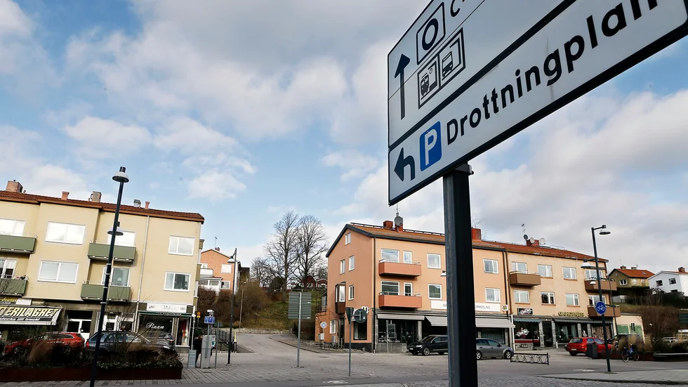 Åtgärderna i Motala centrum har inte lett till en människovänlig miljö utan det rakt motsatta, menar skribenten.