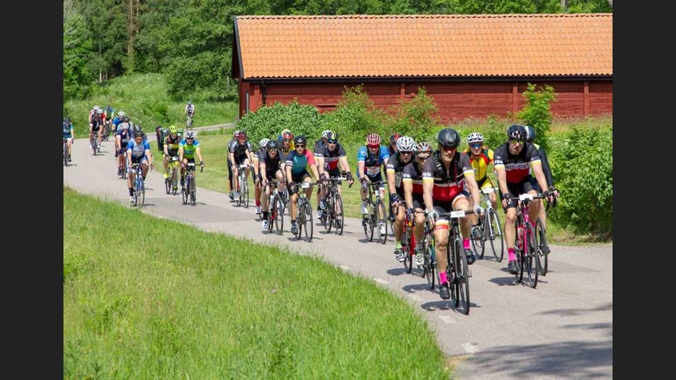 En solig Vätternrunda lockade mängder med startande. 