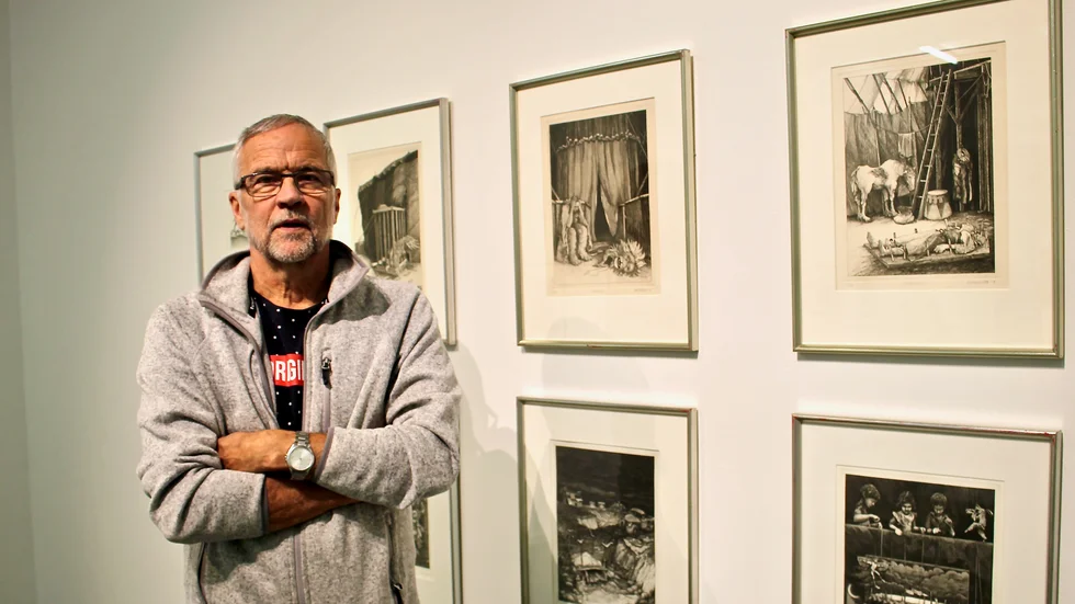 Janne Svensson är en konstprofil i Eskilstuna. Det är hans samling med kopparstick av Åke Johansson som utgör stommen i utställningen på Ebelingmuseet. 