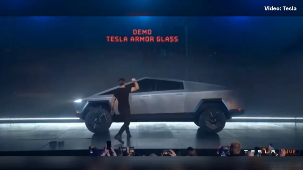 Teslas nya pickup heter Cybertruck, och visst ser den ut att vara hämtad från cybervärlden.