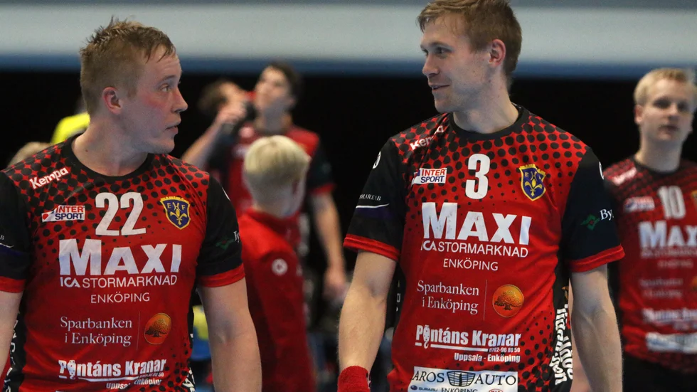 Glada miner efter ny seger för Enköpings HF.