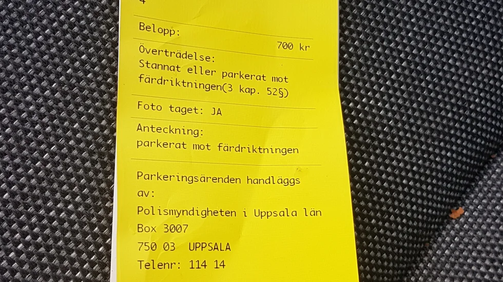 Orimligt att kommunen utan förvarning börjar bötfälla bilar, skriver Jocke Kumlin.