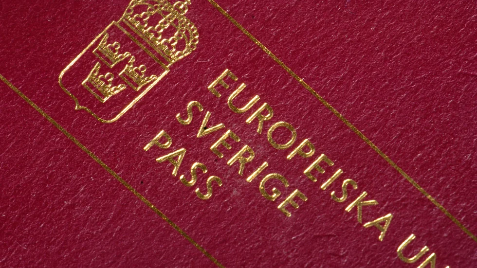 Att låna ut sitt pass är ett brott.