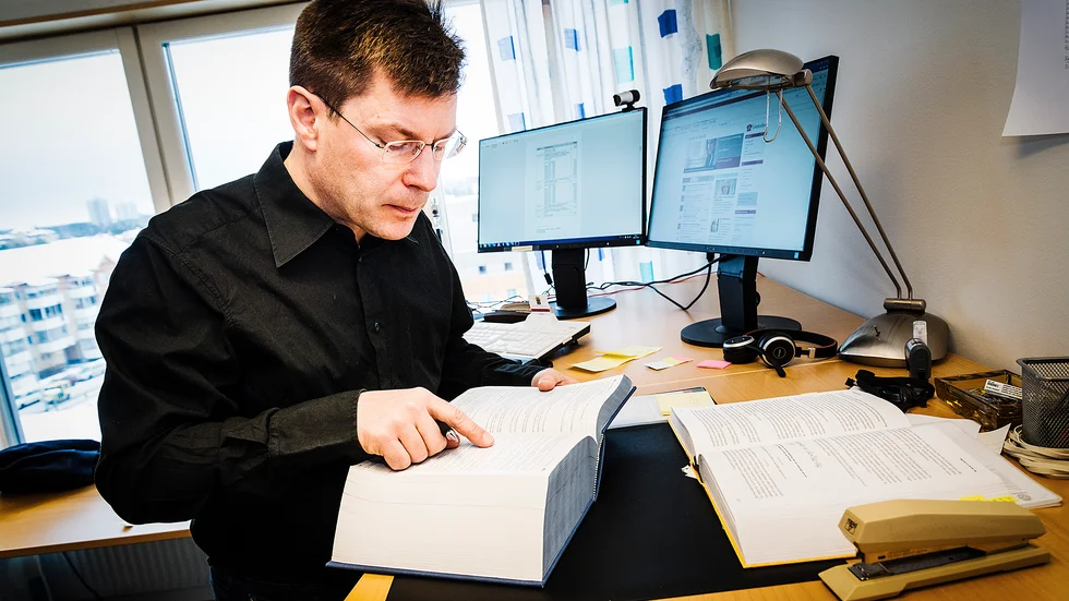 Kammaråklagare Henrik Wallin har nu tre dagar på sig innan han måste lämna i en häktningsframställan till tingsrätten, om den gripen alltjämt är misstänkt för brottet.