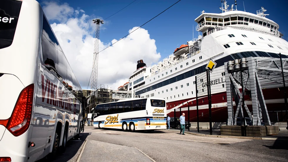 Färre resor ger färre bokningar med turistbuss, skriver Anna Grönlund.