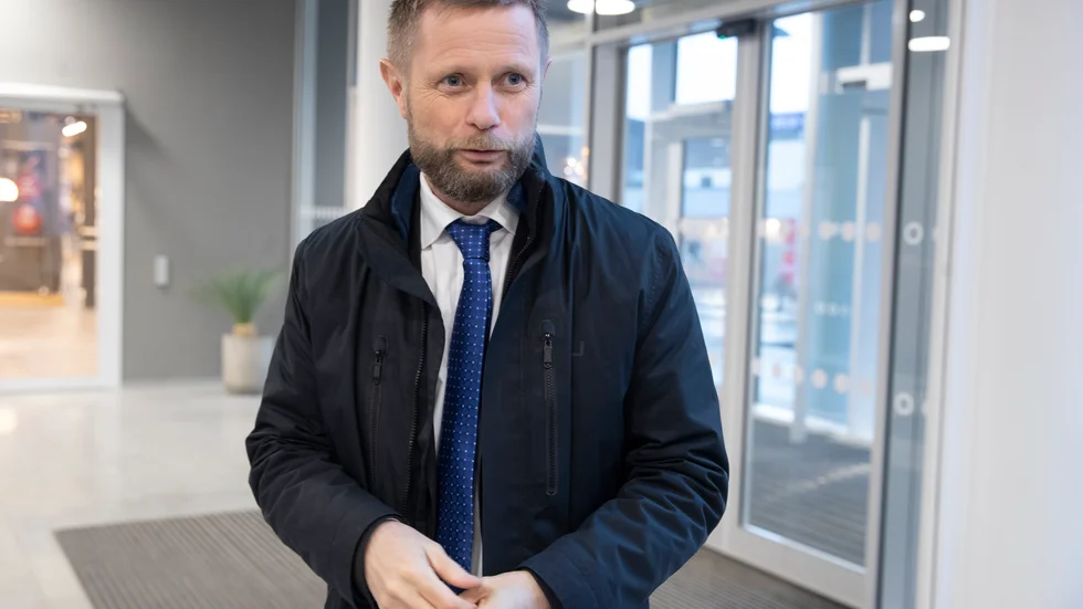 Hälsominister Bent Høie kommer med ovälkomna nyheter för norska stugentusiaster.