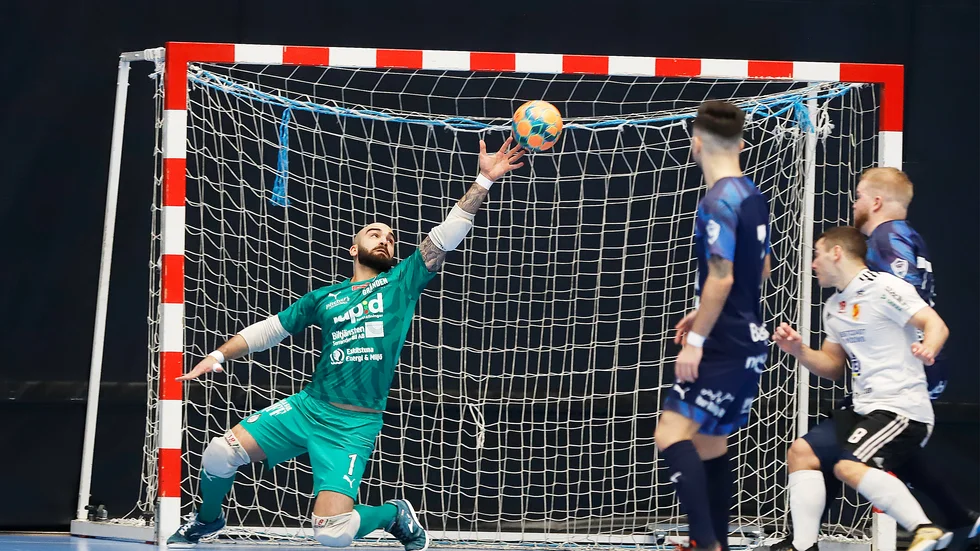 Dramatiskt värre var det när AFC mötte Skoftebyn i den första kvartsfinalen.