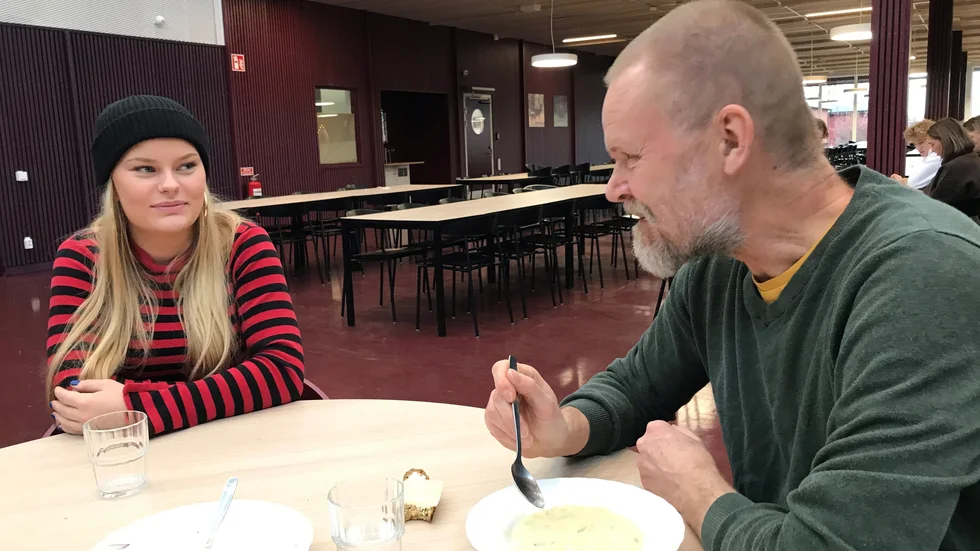 Claes Thorell provade skolmaten på Gripenskolan. Den här dagen serverades potatis- och purjolökssoppa som fick MVG av både honom och dottern Alva.