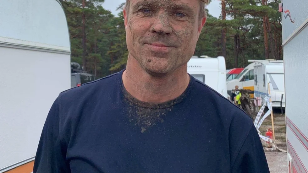 Det blev bara tre varv för NMS-föraren Pether Johansson i årets Gotland Grand National. Kylaren började koka med en timme kvar att köra så han fick avbryta tävlingen.